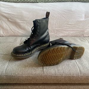DOC MARTINS 1460 smooth leather lace up boots
